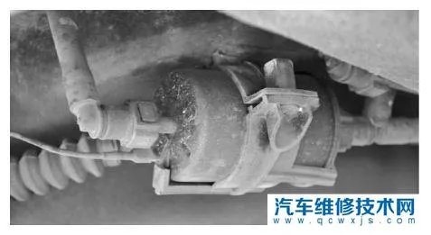 汽车三滤的更换步骤(汽车三滤的位置图解)