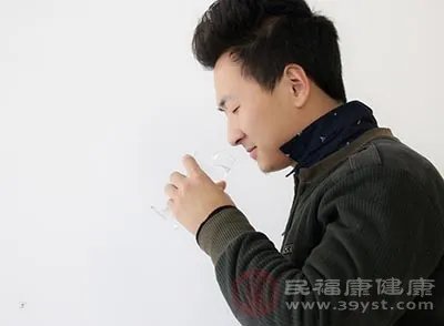 直播喝酒喝油猝死 男子长期做这事竟致猝死