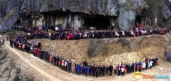 震撼同框！500人的全家福 这家人相互间都认识吗？