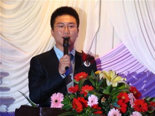 司仪是什么意思 如何挑选婚礼司仪