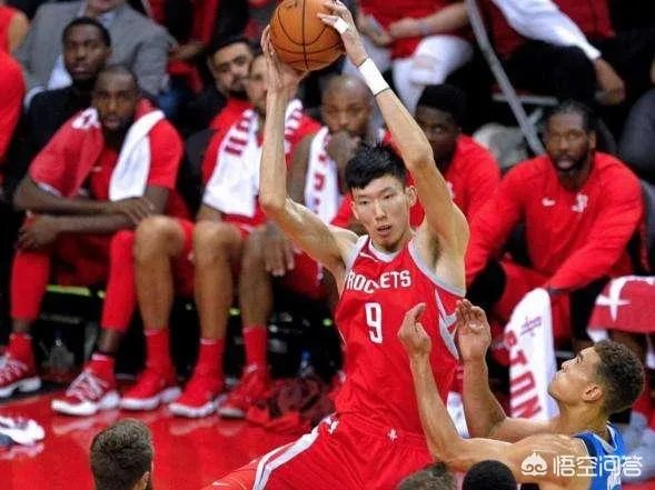 周琦入选福布斯30岁以下亚太杰出青年榜,吴亦凡当评委,你怎么看?