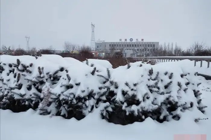 北方暴雪南方多地气温超31度,南北地区的温差为何如此之高?