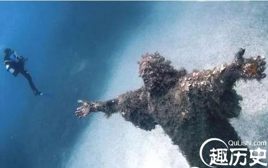 揭秘!美国深渊基督里的秘密 望向天空
