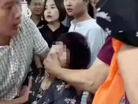 游客摔断的标价30万玉镯实际价值多少?