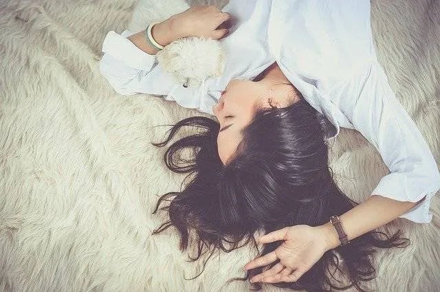 男人迈开腿尝尝你的草莓什么意思？
