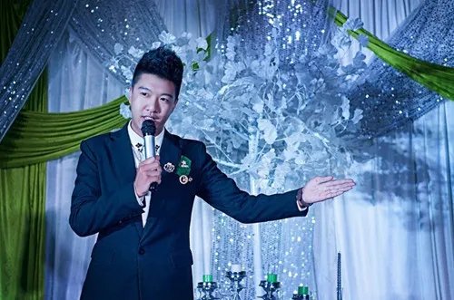 司仪是什么意思 如何挑选婚礼司仪